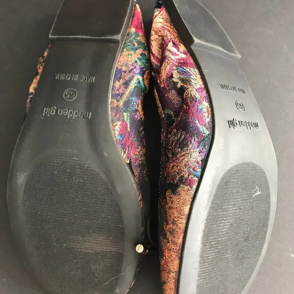 Madden girl tapestry pattern flats SZ 6.5